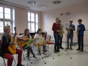 Gitarren und Saxophone gemeinsam